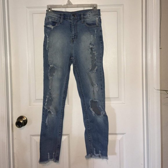Excellent Distressed Jeans by Fashion Nova Size 5 - Picture 1 of 3